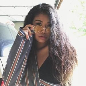 Meet your Posher, Celina